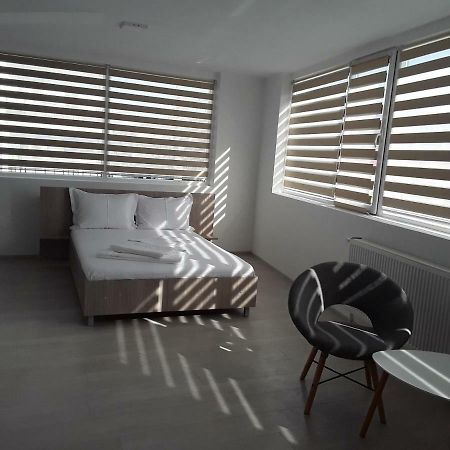 Camere De Inchiriat Central La Calciu มาห์มูเดีย ภายนอก รูปภาพ