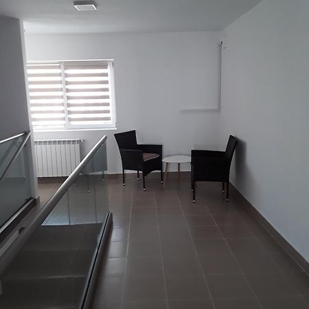 Camere De Inchiriat Central La Calciu มาห์มูเดีย ภายนอก รูปภาพ