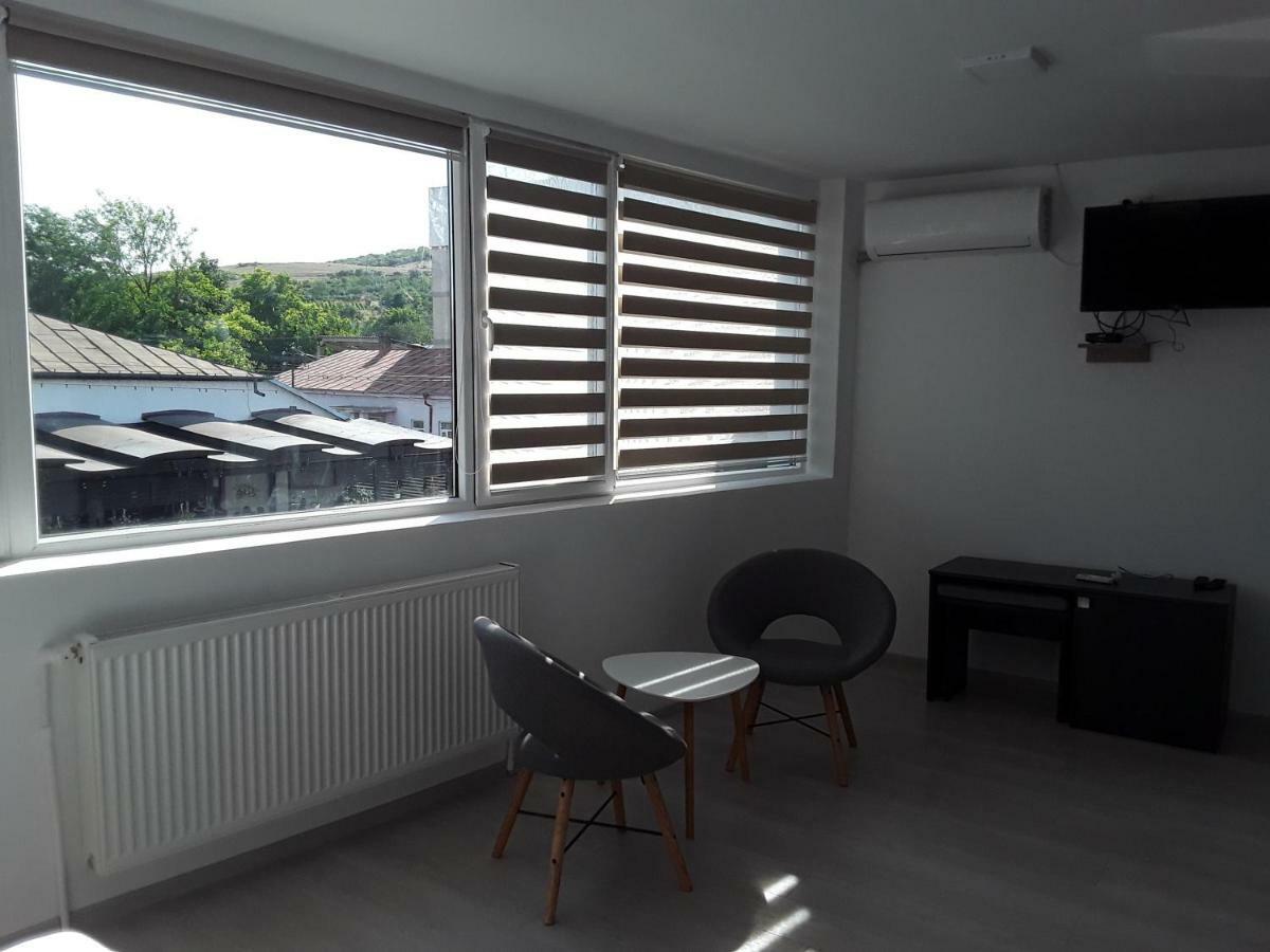 Camere De Inchiriat Central La Calciu มาห์มูเดีย ภายนอก รูปภาพ