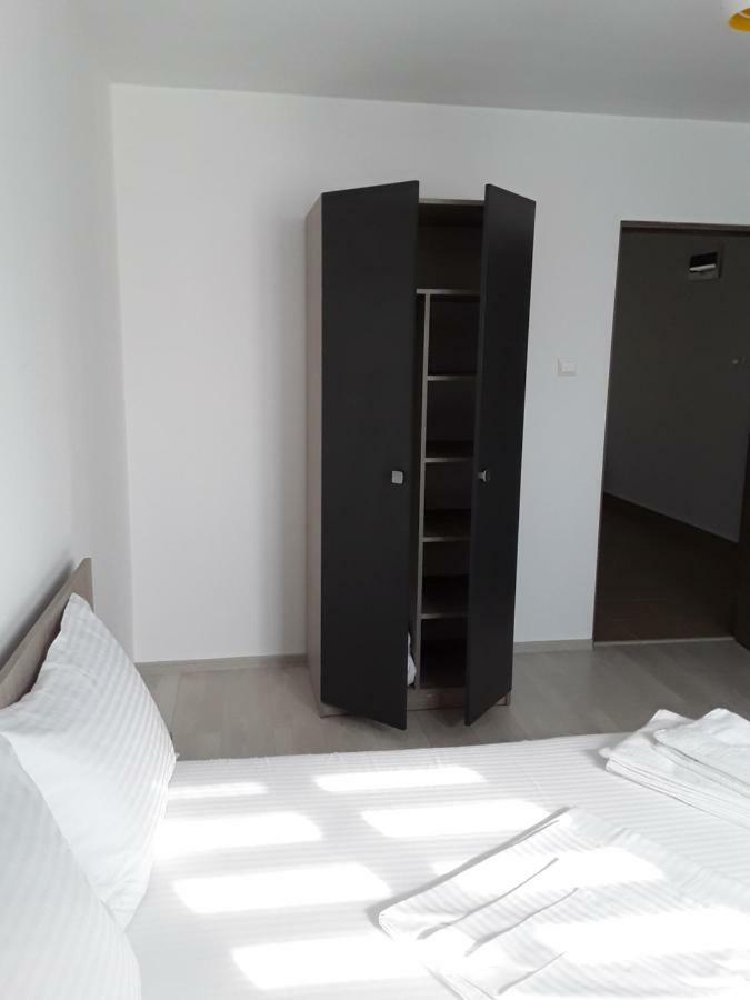 Camere De Inchiriat Central La Calciu มาห์มูเดีย ภายนอก รูปภาพ