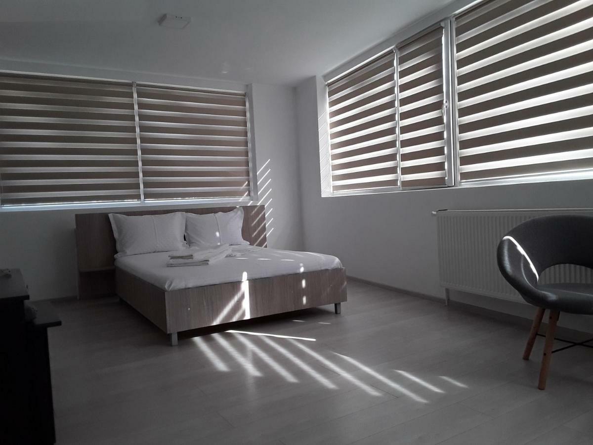 Camere De Inchiriat Central La Calciu มาห์มูเดีย ภายนอก รูปภาพ